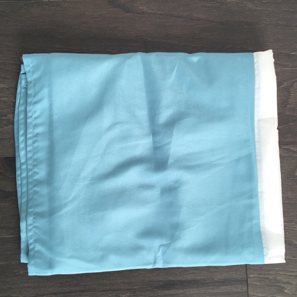 3/$15 Queen size bed skirt